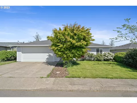 4433 Glenview Ave, Tillamook, OR 97141