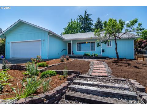 2841 W Lorraine Ave, Roseburg, OR 97471
