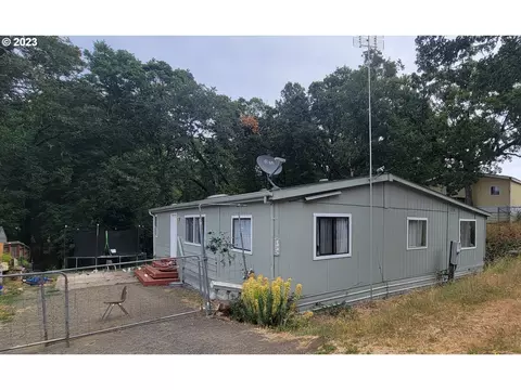308 NE Kirby Ave, Roseburg, OR 97470