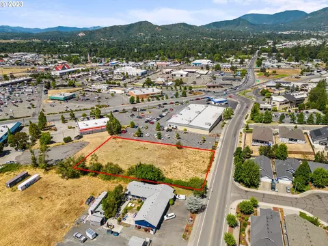 1650 W Harbeck Rd, Grants Pass, OR 97527