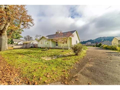 260 Columbia Ct, Cottage Grove, OR 97424