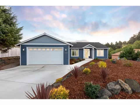 2482 NE Voyage Loop, Lincoln City, OR 97367