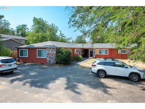 8605 N Hurst Ave, Portland, OR 97203