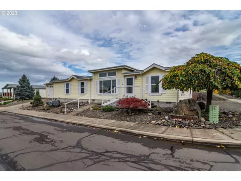 522 Highland Vista Ln, Roseburg, OR 97471