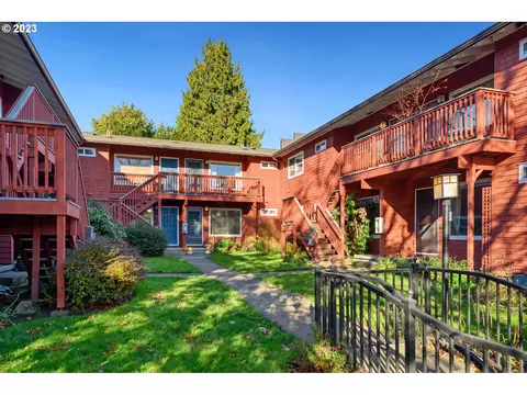 2937 SE Waverleigh Blvd #8, Portland, OR 97202