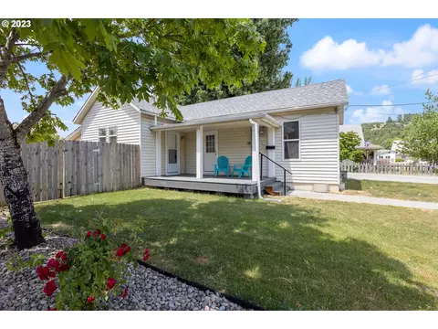418 NE Center St, Sheridan, OR 97378