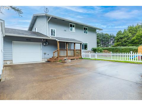 8242 SW Abalone St, Newport, OR 97366