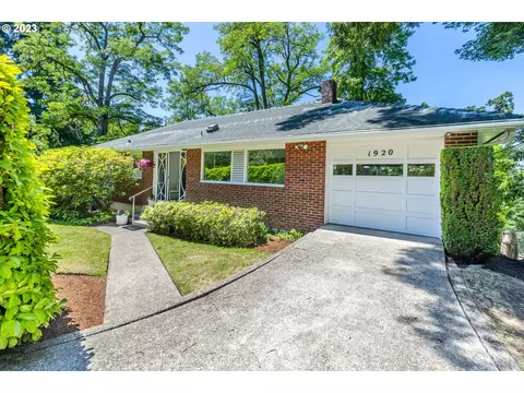 1920 Parkside Dr, Eugene, OR 97403