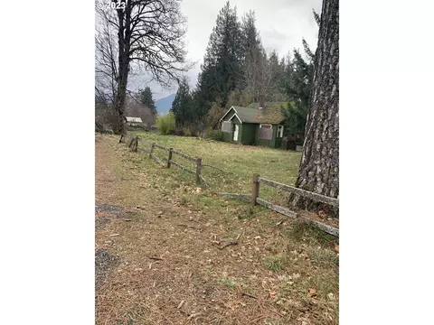532 NW Hot Springs Alameda Rd, Carson, WA 98610