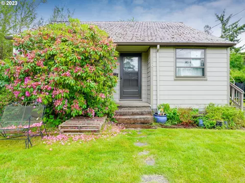 3242 SE Floss St, Milwaukie, OR 97222