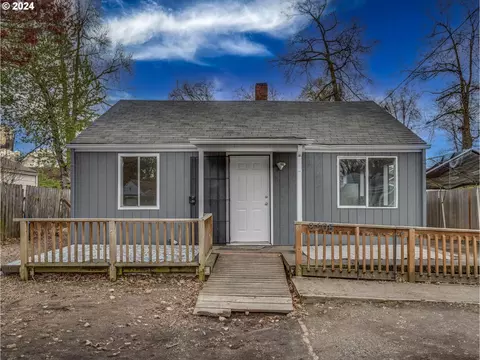 9505 NE Gertz Cir, Portland, OR 97211