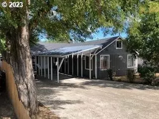 1267 NW Ellan St, Roseburg, OR 97470