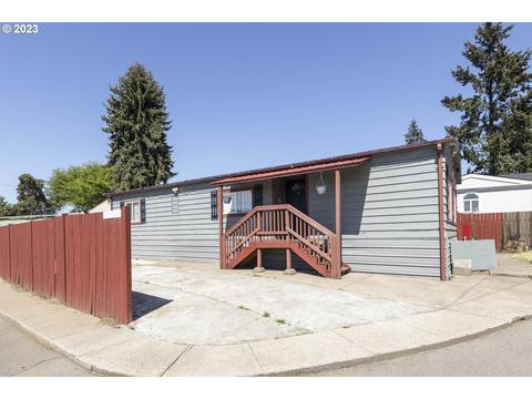 9700 SW Tualatin Rd #32, Tualatin, OR 97062