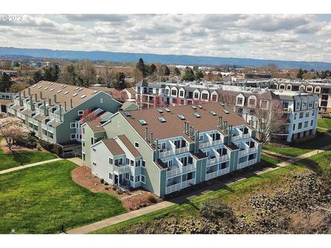 315 N Hayden Bay Dr, Portland, OR 97217