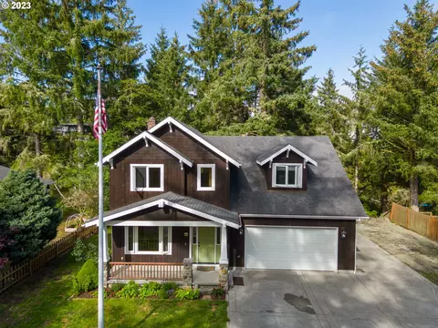 1088 SW Long Lake Dr, Warrenton, OR 97146