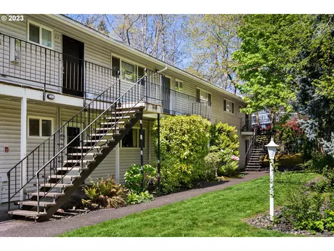 6835 SW Capitol Hill Rd #29, Portland, OR 97219
