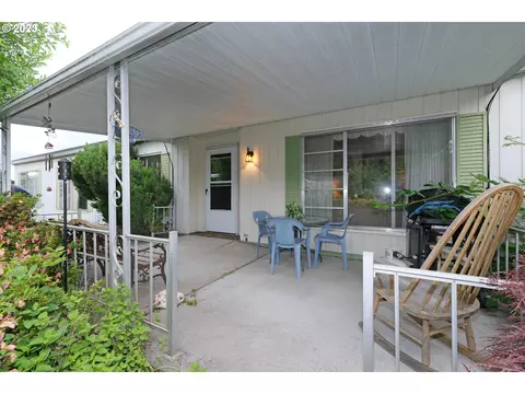 11406 SW Royal Villa Dr, Tigard, OR 97224