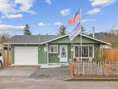 1425 Hiatt St, Lebanon, OR 97355