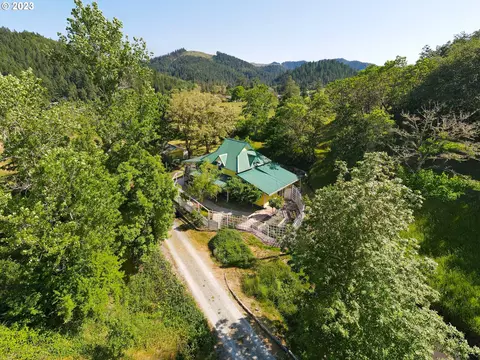 1878 S Myrtle Rd, Myrtle Creek, OR 97457