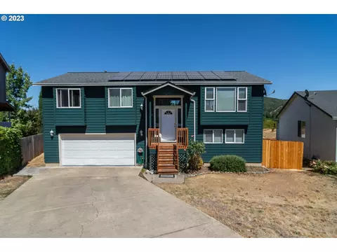 205 SE Lebleu Ln, Winston, OR 97496