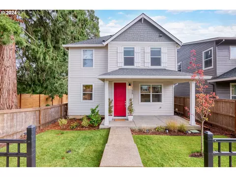 11620 SE Pleasant Valley Pkwy, Happy Valley, OR 97086