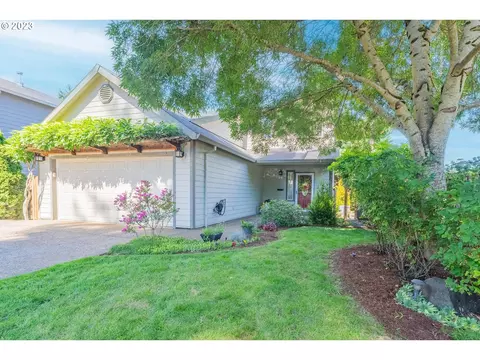 19811 SW Hollywoods Ct, Beaverton, OR 97078