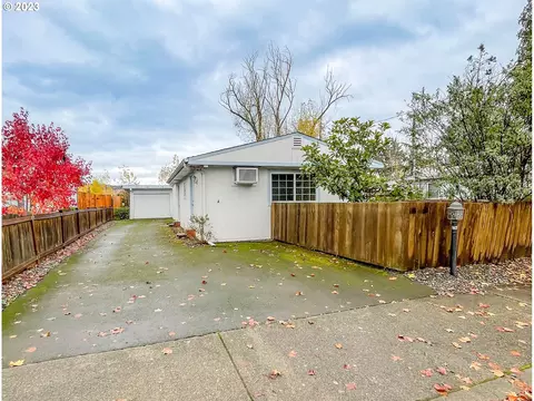 1301 NW Keasey St, Roseburg, OR 97471