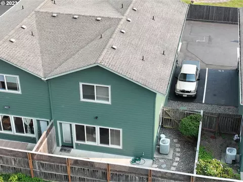 815 Old County Rd #14, Brookings, OR 97415