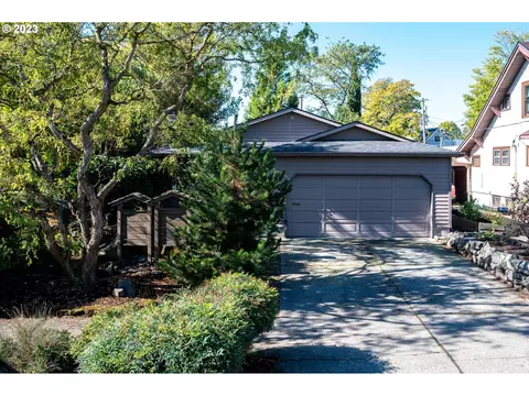 1537 SE 43rd Ave, Portland, OR 97215