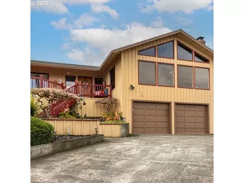 1725 7th St, Columbia City, OR 97018