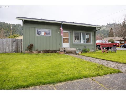47841 Commercial St, Oakridge, OR 97463
