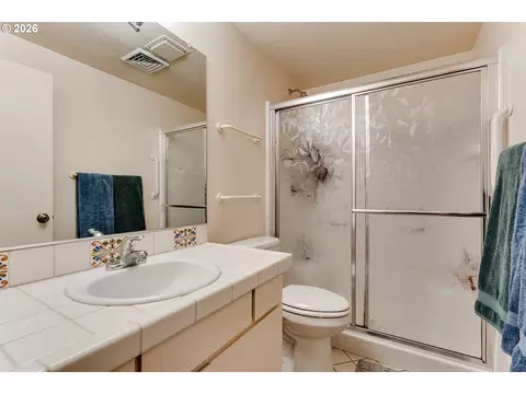 Bath - 1230 Debrick Rd, Eugene, OR 97401 photo 1 of 1