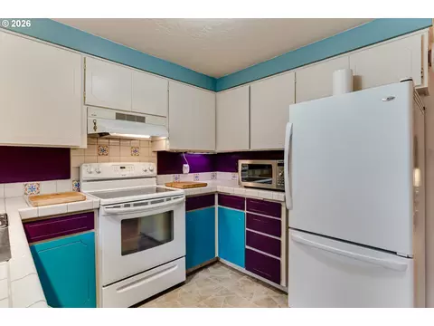 Kitchen - 1230 Debrick Rd, Eugene, OR 97401 photo 5 of 5