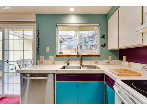 Kitchen - 1230 Debrick Rd, Eugene, OR 97401 photo 4 of 5