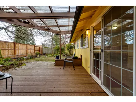 Exterior - 1230 Debrick Rd, Eugene, OR 97401 photo 5 of 10