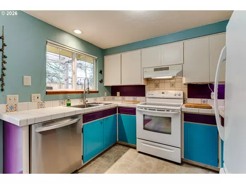 Kitchen - 1230 Debrick Rd, Eugene, OR 97401 photo 3 of 5