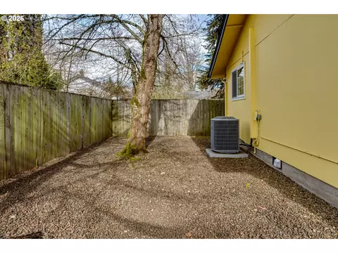 Exterior - 1230 Debrick Rd, Eugene, OR 97401 photo 9 of 10
