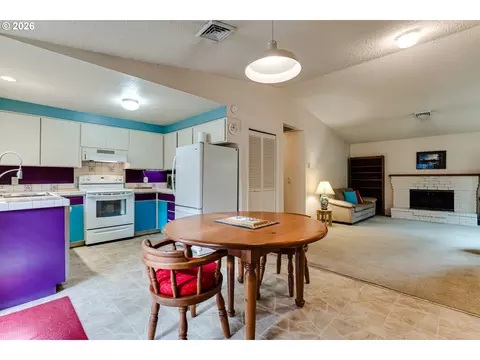 Kitchen - 1230 Debrick Rd, Eugene, OR 97401 photo 2 of 5
