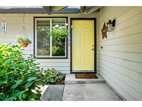 5962 SW Heights Ln, Beaverton, OR 97007