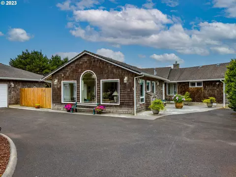 89742 Ocean Dr, Warrenton, OR 97146