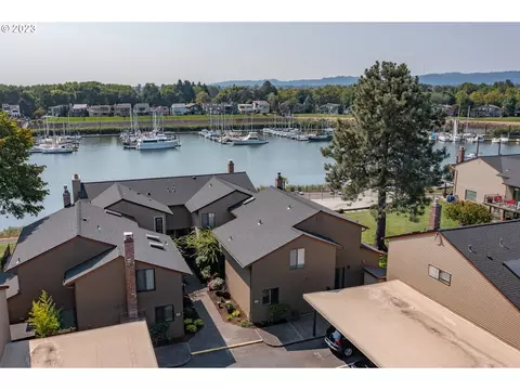 236 N Hayden Bay Dr, Portland, OR 97217