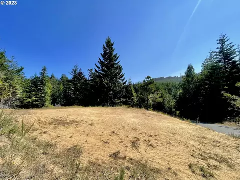 000 Spyglass Ln, North Bend, OR 97459