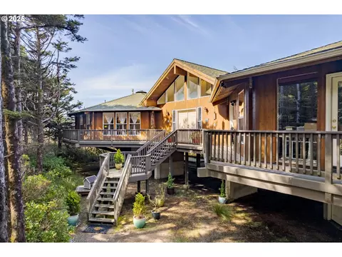 3735 Highway 101, Yachats, OR 97498