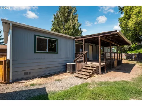 543 S 51st Pl, Springfield, OR 97478