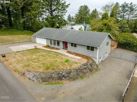 1919 NE 17th St, Lincoln City, OR 97367