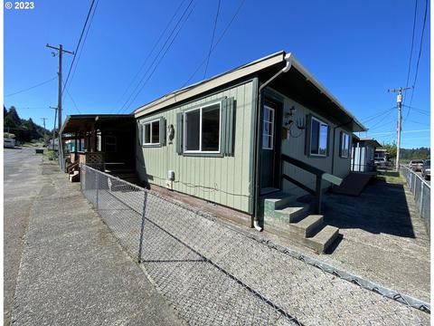 696 686 Front St, Gardiner, OR 97441