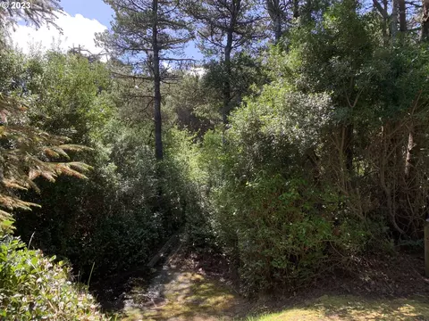 Shoreline Dr, Florence, OR 97439