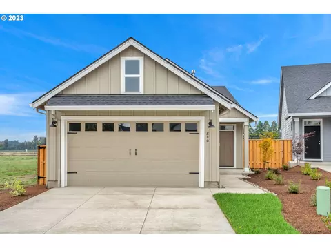 880 Laurel Pl, Silverton, OR 97381