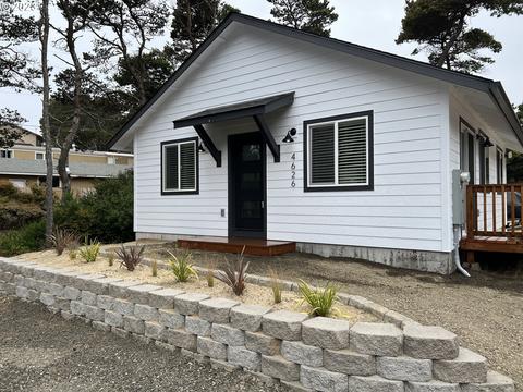 4626 2nd Pl, Florence, OR 97439