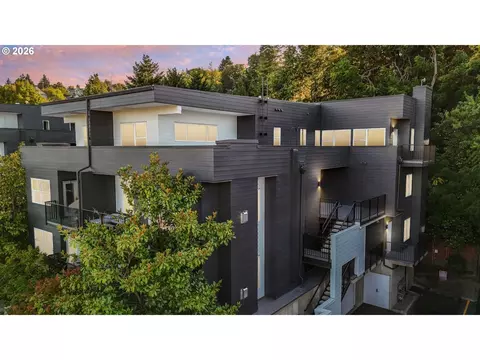606 S Nevada St #C, Portland, OR 97219